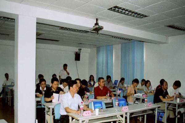 安徽省经济信息中心管理干部研修班学员在珠江路校区上课.jpg