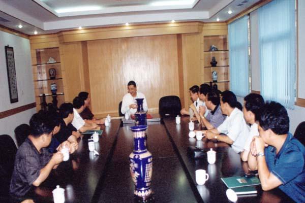 海南省委党校厅局级干部班学员来学院参加培训.jpg